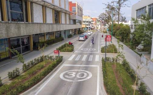 Al vencerse el plazo para la entrega de la obra de rehabilitación de la avenida Ignacio Allende, en Xalapa, ésta fue reabierta finalmente este martes. 