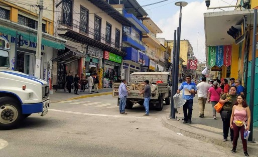 Después de varios meses de obras, este martes fue abierta a la circulación en su totalidad la avenida Revolución. 