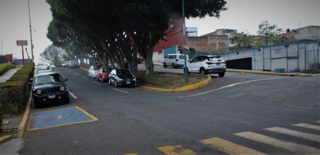 Poco movimiento en la Avenida Encanto a la altura del Palacio Legislativo y Registro  Civil a causa de quienes están siguiendo la recomendación de quedarse en casa.  