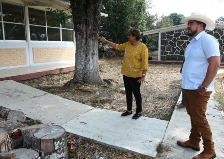  Durante la suspensión de actividades escolares debido a la contingencia por coronavirus, el titular de la Secretaría de Educación de Veracruz (SEV), Zenyazen Escobar García, supervisa avances de obra en escuelas.  