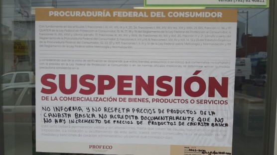 El gobernador Cuitláhuac García Jiménez informó del acuerdo de colaboración con el delegado de la Procuraduría Federal del Consumidor (PROFECO), Bruno Rodrigo Fajardo Sánchez; por lo que, a partir de esta semana, reforzarán las inspecciones a tiendas para detectar incrementos en costos de alimentos y artículos de primera necesidad, garantizando así el cuidado de la economía de las familias veracruzanas.  