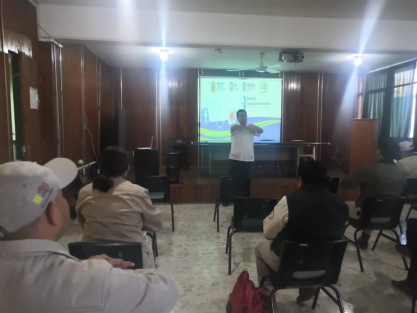 La Secretaría de Salud (SS) capacitó a personal del departamento de vectores de las Jurisdicciones Sanitarias de San Andrés Tuxtla, Orizaba y Tuxpan, sobre la situación estatal del coronavirus para fortalecer acciones de prevención.
