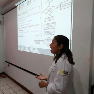 La Secretaría de Salud (SS) capacitó a personal del departamento de vectores de las Jurisdicciones Sanitarias de San Andrés Tuxtla, Orizaba y Tuxpan, sobre la situación estatal del coronavirus para fortalecer acciones de prevención.
