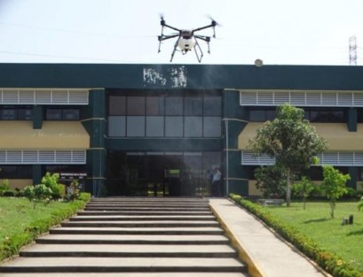Con la entrega de máscaras de protección y tareas de fumigación, el Instituto Tecnológico Superior de Poza Rica (ITSPR) trabaja coordinadamente con el Comité Municipal de Salud para combatir la propagación del COVID-19.  