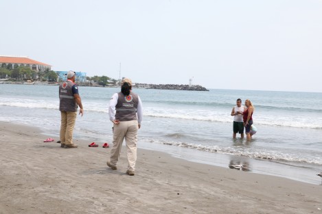 La Secretaría de Protección Civil (PC) inició este sábado los patrullajes por las playas de la zona conurbada Veracruz-Boca del Río-Medellín, en coordinación con autoridades de estos municipios, a fin de vigilar que la población respete el cierre de estos espacios y exhortarla a quedarse en casa.  