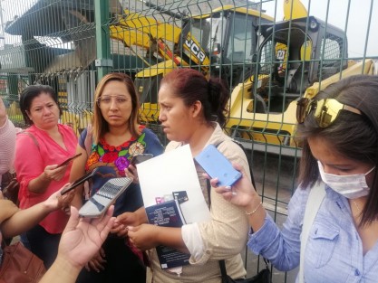 Verificadores del INEGI se manifestaron este lunes, pues se encuentran inconformes debido a que el pasado 3 de abril les informaron que concluía su contrato, que entregaran su equipo y que firmaran su renuncia, cuando presuntamente trabajarían hasta el 17 de este mes. 