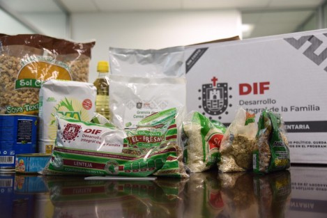 Debido a la contingencia por coronavirus, el Sistema para el Desarrollo Integral de la Familia (DIF) y el Sistema Nacional para el Desarrollo Integral de la Familia (SNDIF), distribuirán insumos alimentarios del programa <em>Desayunos Escolares</em>, que se encuentran en resguardo de los 212 DIF municipales del estado.  