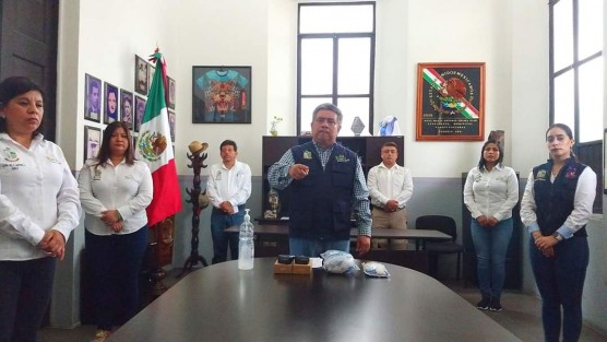 El Alcalde Mario Antonio Chama Díaz; la Síndica Municipal, Zayra del Carmen Martínez Andrade; y la Presidenta del Sistema Municipal DIF Teocelo, Mara Chama Villa, emitieron un mensaje a la población Teocelana en relación a la Estrategia Municipal ante el COVID-19 y la situación que guarda el Municipio ante la contingencia actual.  