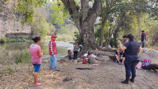 Personal de Protección Civil y Seguridad Pública de Teocelo recorren espacios públicos y de esparcimiento en Monte Blanco y Llano Grande, exhortando a ciudadanos y visitantes para que acaten las medidas preventivas ante la Contingencia por Coronavirus.