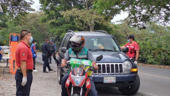 Ante la Emergencia Sanitaria Nacional y como media de prevención para evitar la propagación del COVID-19, el H. Ayuntamiento de Teocelo que preside el Alcalde Mario Antonio Chama Díaz,  implementa filtros sanitarios en las entradas al Municipio, en el Módulo de Seguridad de El Magueyal y el Panteón Municipal, 