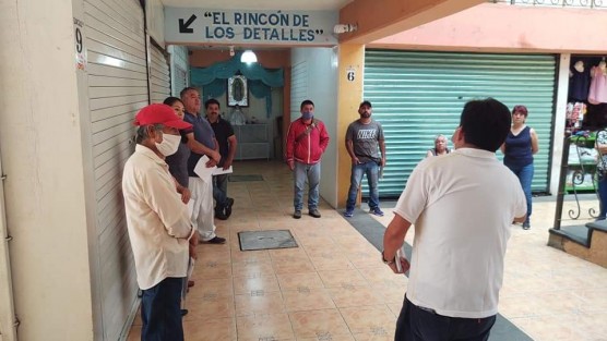 Autoridades municipales de Teocelo recomiendan que si necesitan abastecer o comprar productos en el Mercado Municipal y comercios, asignen SOLO UNA PERSONA POR FAMILIA para esa tarea, mantener  SANA DISTANCIA y evitar aglomeraciones.  