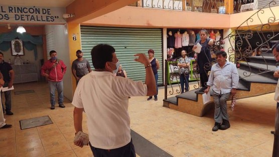 Autoridades municipales de Teocelo recomiendan que si necesitan abastecer o comprar productos en el Mercado Municipal y comercios, asignen SOLO UNA PERSONA POR FAMILIA para esa tarea, mantener  SANA DISTANCIA y evitar aglomeraciones.  
