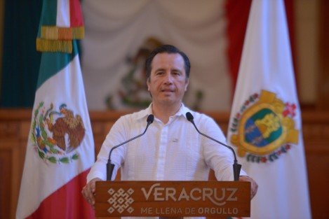 El gobernador Cuitláhuac García Jiménez dio a conocer que Veracruz tiene una producción anual garantizada de 183.9 millones de litros de alcohol, de forma que puede cubrir la demanda por la contingencia sanitaria que enfrenta el país, principalmente durante abril y mayo.  