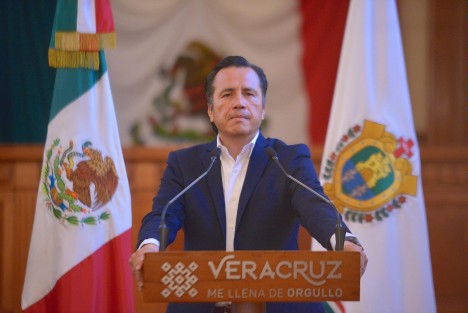 <em>Los institutos tecnológicos superiores y universidades tecnológicas del estado trabajan en la creación y distribución de insumos para hacer frente a la contingencia sanitaria, poniendo la ciencia al servicio de la población</em>, expresó el gobernador Cuitláhuac García Jiménez