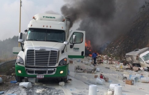 Una persona fallecida y 5 lesionados es el saldo de un choque múltiple registrado en Maltrata, en la autopista Puebla – Córdoba tramo Esperanza – Maltrata km 233 + 000. 