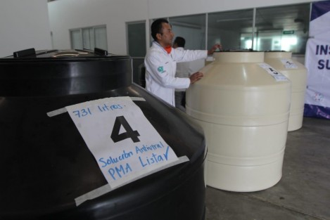 La Secretaría de Educación de Veracruz (SEV), en coordinación con la secretaría de Salud (SS), entregó 200 caretas impresas en 3D, alcohol en gel y cinco mil litros de solución desinfectante para la Jurisdicción Sanitaria VII de Orizaba y el Centro COVID del Hospital Regional de Río Blanco; así como otras 107 caretas a trabajadores de centros de salud de la región.