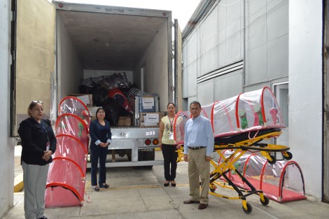 La Dirección General del ISSSTE en Veracruz envió a las Unidades Médicas del norte y sur del Estado, cápsulas especiales para traslado de pacientes con COVID-19, así como insumos, materiales y uniformes para uso del cuerpo médico que atiende a pacientes afectados por coronavirus.  