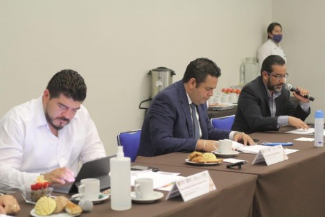 Gracias al buen manejo y aplicación de los recursos públicos ejercido en la Secretaría de Educación de Veracruz, el Gobierno Federal adelantó una partida de 320 millones de pesos para el Instituto de Espacios Educativos del Estado (IEEV) y de esta manera seguir con el mejoramiento de la infraestructura educativa en todos los niveles. 