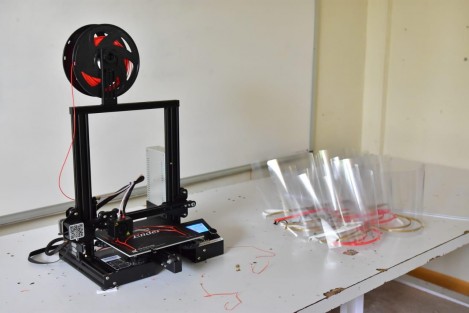 Estudiantes de Ingeniería en Electrónica del ITSX  fabrican caretas de uso médico.