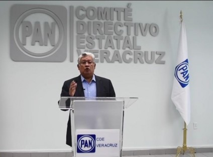 El PAN en Veracruz condenó la incongruencia con la que se conduce el Gobierno de Morena al dejar en el abandono a los municipios veracruzanos cuando inició la crisis sanitaria, y luego intimidarlos por las medidas que los mismos alcaldes y alcaldesas implementaron para proteger a la población. 