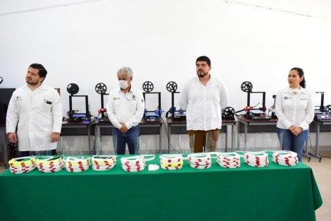 La Secretaría de Educación de Veracruz (SEV), a través de los institutos tecnológicos Nacional de México (TecNM) Campus Misantla y Superior de Coatzacoalcos (ITESCO), entregó 800 caretas protectoras hechas en impresoras 3D a las jurisdicciones sanitarias II de Tuxpan, III de Poza Rica y XI de Coatzacoalcos para la protección del personal médico que atiende a pacientes con COVID-19.  