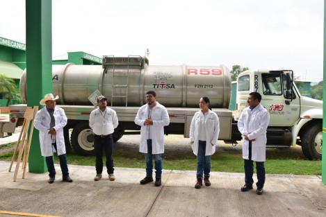 En respuesta a la contingencia por coronavirus, la Secretaría de Educación de Veracruz (SEV), la Procuraduría Estatal de Protección al Medio Ambiente (PMA) y el Instituto Tecnológico Superior de Misantla (ITSM), elaboran 10 mil 730 litros de líquido desinfectante para uso en humanos y objetos de empleo común.