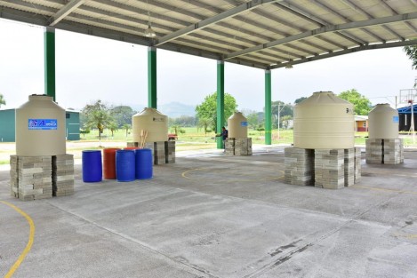 En respuesta a la contingencia por coronavirus, la Secretaría de Educación de Veracruz (SEV), la Procuraduría Estatal de Protección al Medio Ambiente (PMA) y el Instituto Tecnológico Superior de Misantla (ITSM), elaboran 10 mil 730 litros de líquido desinfectante para uso en humanos y objetos de empleo común.
