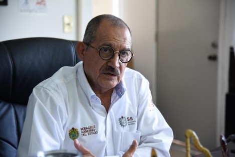 El Director de Salud Pública de los Servicios de Salud de Veracruz (SESVER), Salvador Argimiro Beristaín Hernández, llamó a la ciudadanía a supervisar sus viviendas y eliminar posibles criaderos de larvas del mosco transmisor del dengue. 