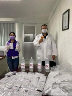 DIF Teocelo agradece a las costureras que han ayudado a elaborar cubrebocas, esto con la finalidad que el dinero se quede en economía local.  E invita a quienes estén interesados a escribirles y así continuar con la elaboración de más material.  