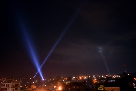 Afiliados al Sindicato Único de Sonideros del Estado de Veracruz iluminaron el cielo en algunos puntos de la ciudad de Xalapa para recordar que al igual que muchos  ciudadanos ellos están pasando por momentos difíciles por la pandemia que se vive en todo el mundo.