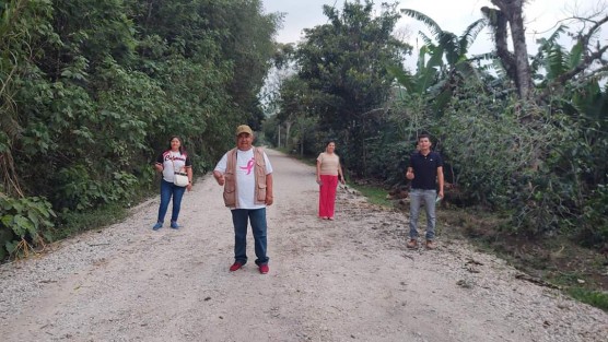 En recorrido de obra y manteniendo la Sana Distancia, el Alcalde Mario Antonio Chama Díaz; la Síndica Municipal, Zayra del Carmen Martínez Andrade; la Secretaria del Ayuntamiento, Trinidad Martínez Larios y el Director de Obras, Alberto Lucas Marín,  supervisaron los trabajos de adecuación e inicio de obra, la cual mantiene su objetivo de ser un camino de agradable tránsito para el peatón y el automovilista, propio de una ruta turística. 