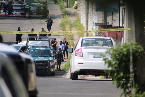 Vendado y  con heridas provocadas por arma de fuego en diferentes partes, fue localizado el cuerpo de una persona del sexo masculino en un predio ubicado en el camino que va de los Condominios Las Flores a la colonia Santa Isabel de Córdoba, Ver.. Autoridades ministeriales tomaron conocimiento.