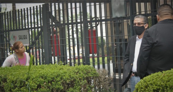 Acceso restringido al Palacio Legislativo al cual sólo se permite acceso a quienes acuden a entregar documentación para alguna de las convocatorias emitidas, principalmente para la de Fiscal del Estado.