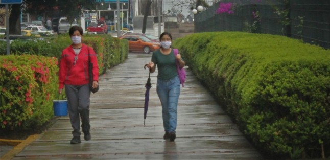 Al menos en los alrededores del Palacio Legislativo, ya se ven más personas tomando algunas medidas para evitar propagación del coronavirus. 