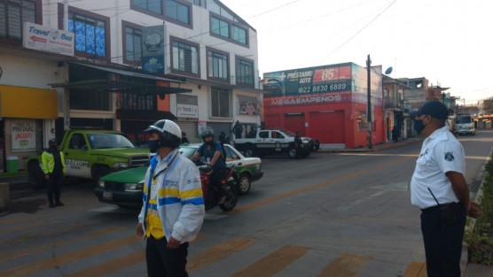 Como había anunciado el gobernador  de Veracruz, Cuitláhuac García, en los municipios donde sigue habiendo más contagios de coronavirus, como Xalapa, en calles del centro el tránsito de vehículos será restringido este fin de semana, como parte de las medidas para reducir la movilidad y aglomeración de personas. 
