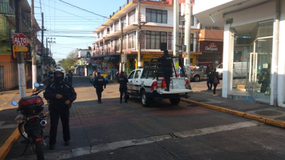 Como había anunciado el gobernador  de Veracruz, Cuitláhuac García, en los municipios donde sigue habiendo más contagios de coronavirus, como Xalapa, en calles del centro el tránsito de vehículos será restringido este fin de semana, como parte de las medidas para reducir la movilidad y aglomeración de personas. 