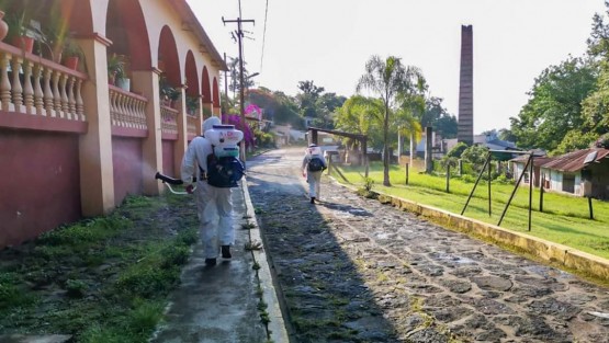 La Administración Municipal que encabeza el Alcalde Mario Chama Díaz en coordinación con el DIF Municipal que preside  Mara Chama Villa, mantienen una intensa jornada de sanitización en el Municipio de Teocelo, como parte de las acciones preventivas  ante la contingencia sanitaria por SARS-CoV-2 (COVID-19). 