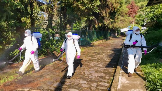 Con el valioso  apoyo de Protección Civil Teocelo, el jueves 7 y la mañana del viernes 8 de mayo se realizó la sanitización  en comunidades de Santa Rosa, El Zapote, Independencia y La Isla, además del Panteón Municipal. 