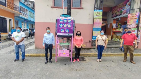 El H. Ayuntamiento de Teocelo y el Sistema Municipal DIF que preside Mara Chama Villa,  implementan alternativas de higiene y salud pública ante la pandemia por SARS-CoV-2 (COVID-19), al instalar un Lavamanos  Sin Contacto en el exterior del Mercado Municipal de Teocelo. 