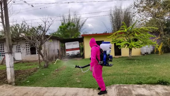 Las acciones a favor de la salud y el bienestar de la población Teocelana no se detienen, hoy 10 de mayo Día de las Madres,  el Sistema Municipal DIF Teocelo que preside Mara Chama Villa, Protección Civil y Seguridad Pública Municipal, realizaron actividades de sanitización en las Comunidades de Tejería y Loma Alta. 