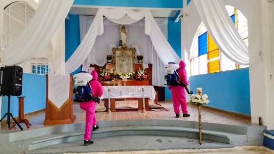 Las acciones a favor de la salud y el bienestar de la población Teocelana no se detienen, hoy 10 de mayo Día de las Madres,  el Sistema Municipal DIF Teocelo que preside Mara Chama Villa, Protección Civil y Seguridad Pública Municipal, realizaron actividades de sanitización en las Comunidades de Tejería y Loma Alta. 