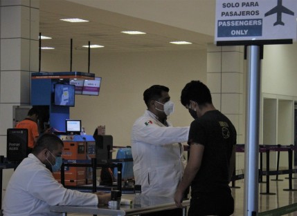 Algunas de las nuevas medidas que deben acatar los pasajeros en el Aeropuerto, adicionales a las ya establecidas. 