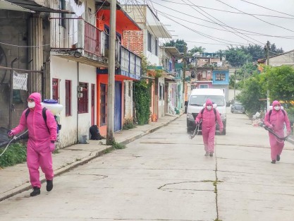 En Teocelo, el día de hoy las unidades sanitizadoras recorrieron en su primera etapa de colonias el sur y el oriente de la ciudad, Teocelo 2000, Carriles, Sumidero, Calle Vicente Guerrero, Las  Higueras, Los Cedros y Rocco de Arcangelis.