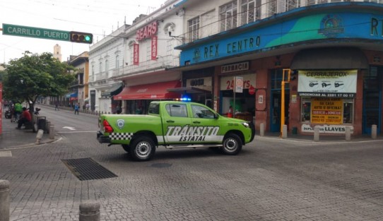 Con 20 puntos de control una vez más se cerró la vialidad en algunas calles del centro de Xalapa, tales como Xalapeños Ilustres, Enríquez, entre otras. En dichos puntos piden a quienes ingresan usar cubrebocas y sólo acudir si es necesario.