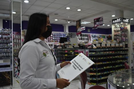 La Secretaría de Trabajo, Previsión Social y Productividad de Veracruz (STPSP), en coordinación con la dependencia Federal, instrumentó el operativo COVID-19, con el objetivo de vigilar que las empresas y negocios no esenciales estén cerrados y se garantice el cumplimiento de los derechos laborales de las y los trabajadores de Veracruz. 