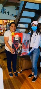 DIF Teocelo entregó premios a las maestras ganadoras del segundo lugar y tercer lugar en la dinámica virtual en conmemoración del Día del maestro, enhorabuena ¡Felicidades! Sin duda, no son las reacciones lo que las hace ganar sino su gran corazón y vocación a la enseñanza de los pequeños. 