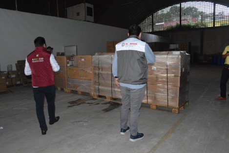 La Secretaría de Relaciones Exteriores (SRE), con apoyo de la Secretaría de Marina-Armada de México (SEMAR), entregó 20 respiradores mecánicos Hamilton-C1 a la Secretaría de Salud (SS) de Veracruz con el fin de hacerle frente a la emergencia sanitaria por COVID-19.
