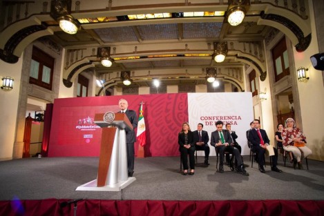 En la conferencia matutina que encabezó el Presidente Andrés Manuel López Obrador, el titular del ISSSTE dijo que con este programa se apoyará la reactivación económica del país, facilitando recursos para las y los trabajadores del Estado.
