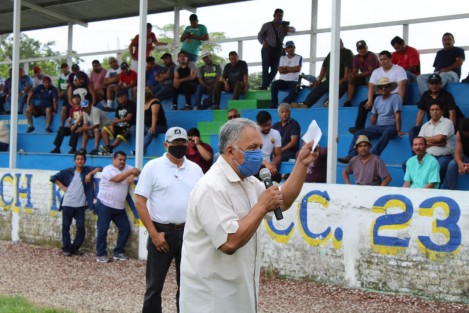Unos 660 trabajadores azucareros, se reunieron este viernes en el Campo de la Sección 23 para escuchar los avances de las negociaciones en la petición del pago de Utilidades 2019 a la empresa Grupo Beta San Miguel.  