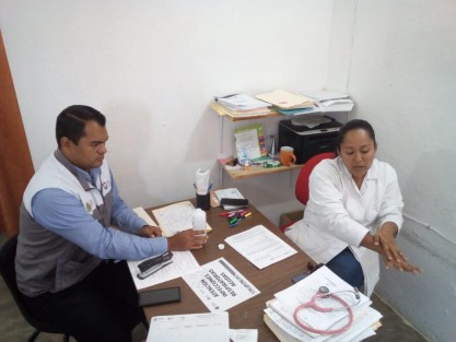 Como parte de la Estrategia Estatal contra el coronavirus, la Secretaría de Salud (SS) realiza trabajos de desinfección de espacios públicos, distribución de equipo de protección personal, toma de muestras de agua, así como la difusión de material informativo, a fin de continuar con la prevención de contagios. 